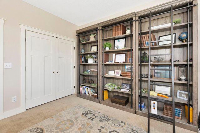 4686 N Elk Creek Dr, Bel Aire, KS 67226