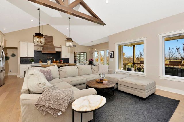 4686 N Elk Creek Dr, Bel Aire, KS 67226