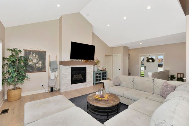 4686 N Elk Creek Dr, Bel Aire, KS 67226