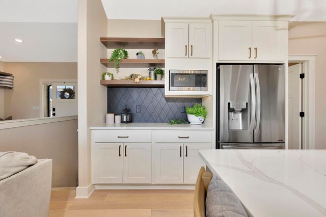 4686 N Elk Creek Dr, Bel Aire, KS 67226