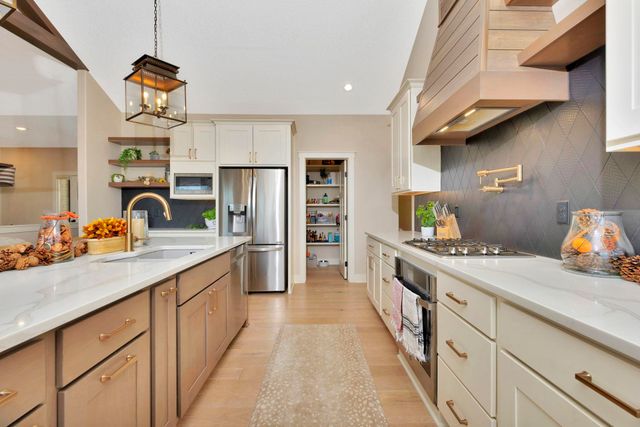 4686 N Elk Creek Dr, Bel Aire, KS 67226