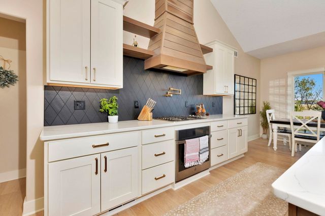 4686 N Elk Creek Dr, Bel Aire, KS 67226