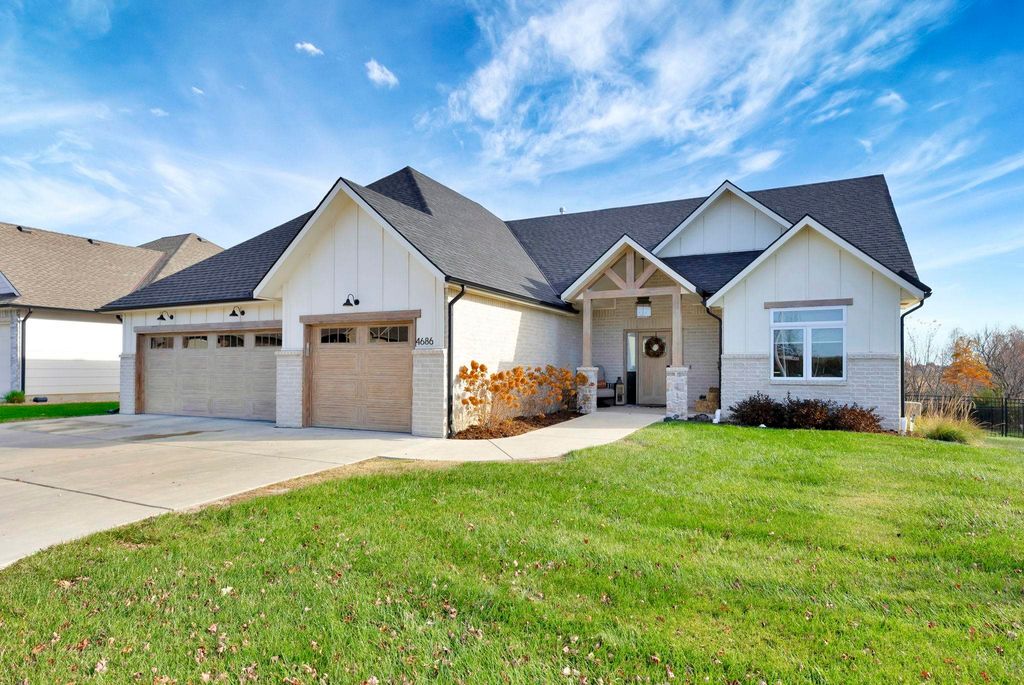 4686 N Elk Creek Dr, Bel Aire, KS 67226