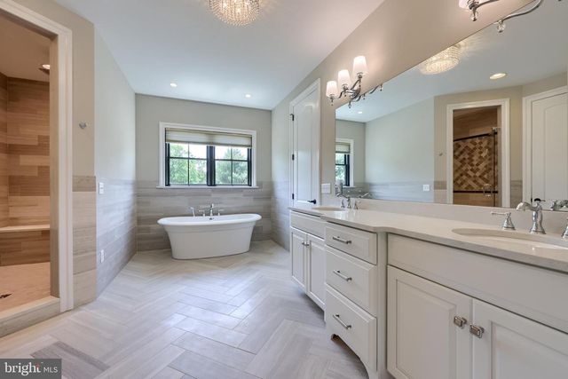428 SOUTHAMPTON DR, Lititz, PA 17543