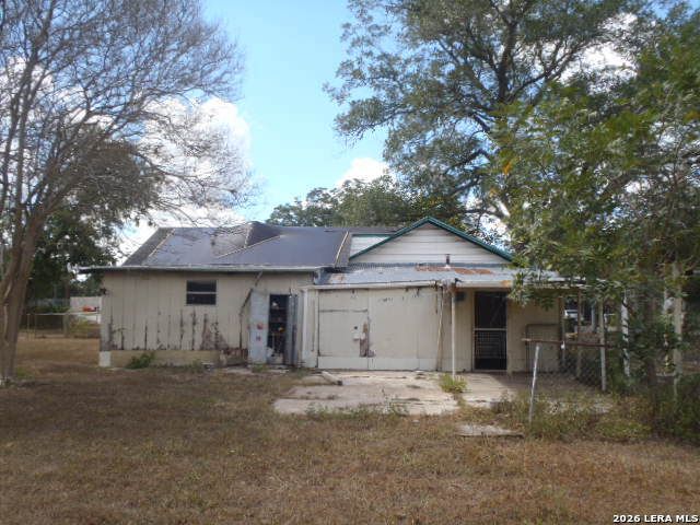 921 Pecan St, Seguin, TX 78155