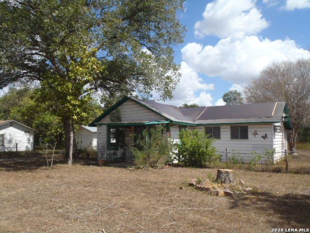 921 Pecan St, Seguin, TX 78155