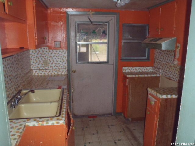 921 Pecan St, Seguin, TX 78155