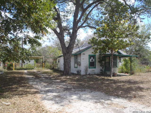 921 Pecan St, Seguin, TX 78155