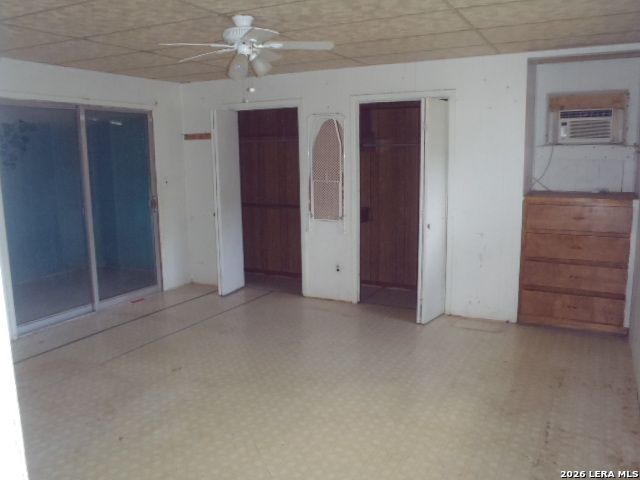 921 Pecan St, Seguin, TX 78155