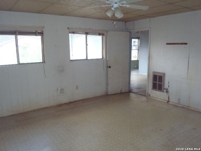 921 Pecan St, Seguin, TX 78155