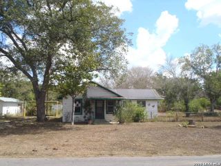 921 Pecan St, Seguin, TX 78155
