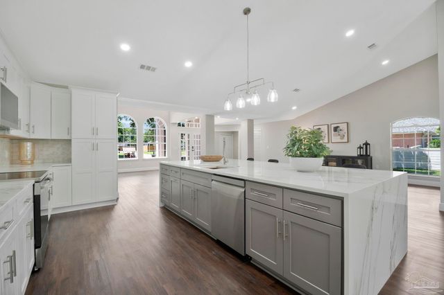 116 Mt Pilot St, Cantonment, FL 32533