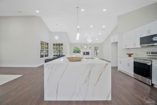 116 Mt Pilot St, Cantonment, FL 32533