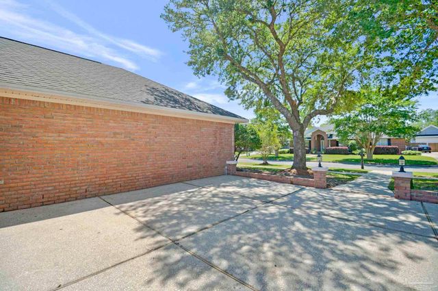 116 Mt Pilot St, Cantonment, FL 32533