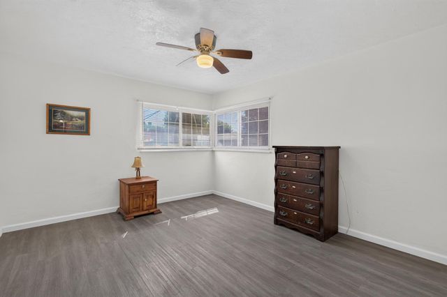 1642 W Robinson Ave, Fresno, CA 93705