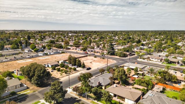 1642 W Robinson Ave, Fresno, CA 93705