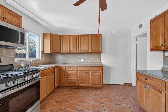 1642 W Robinson Ave, Fresno, CA 93705