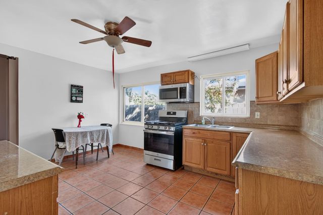 1642 W Robinson Ave, Fresno, CA 93705