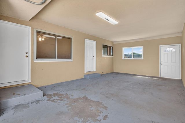 1642 W Robinson Ave, Fresno, CA 93705
