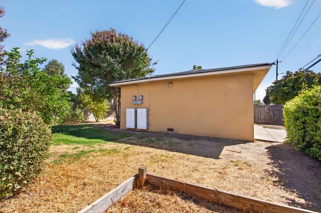 1642 W Robinson Ave, Fresno, CA 93705