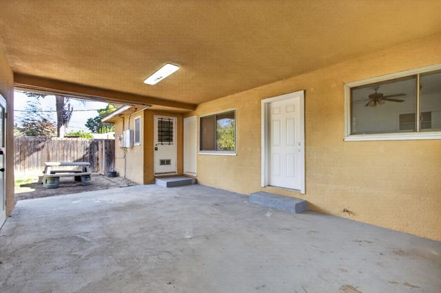 1642 W Robinson Ave, Fresno, CA 93705
