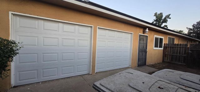1642 W Robinson Ave, Fresno, CA 93705