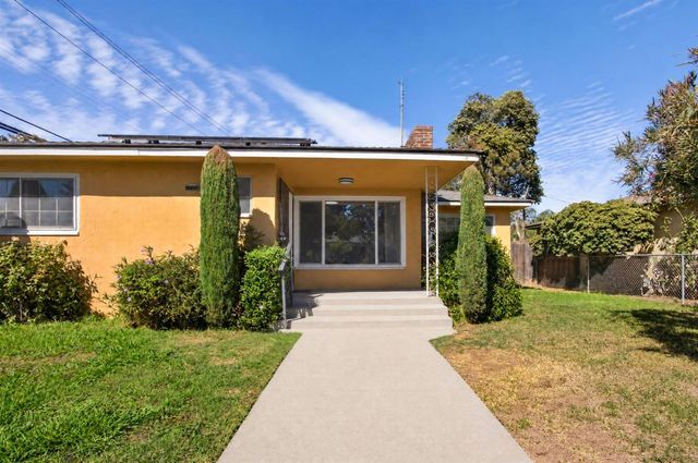 1642 W Robinson Ave, Fresno, CA 93705