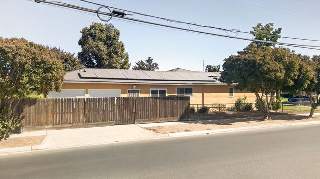 1642 W Robinson Ave, Fresno, CA 93705
