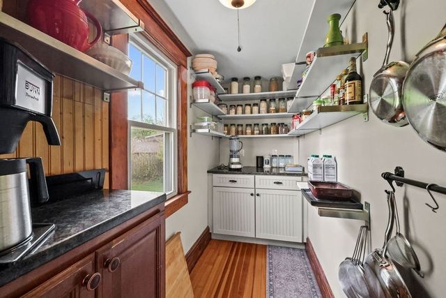 156 South St, Chicopee, MA 01013