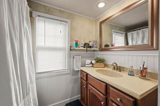 156 South St, Chicopee, MA 01013