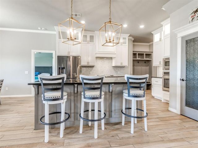 701 Bison Crossing Drive, Yukon, OK 73099
