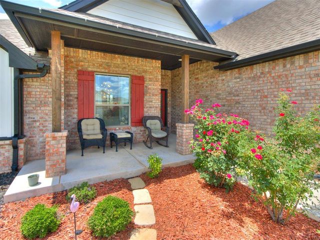 701 Bison Crossing Drive, Yukon, OK 73099