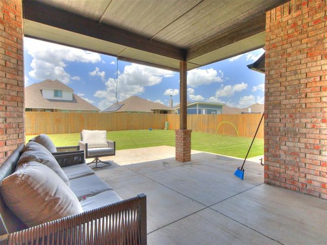 701 Bison Crossing Drive, Yukon, OK 73099
