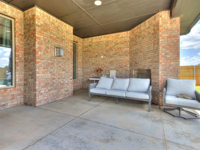 701 Bison Crossing Drive, Yukon, OK 73099