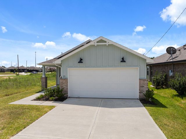 131 County Road 5102 B, Cleveland, TX 77327