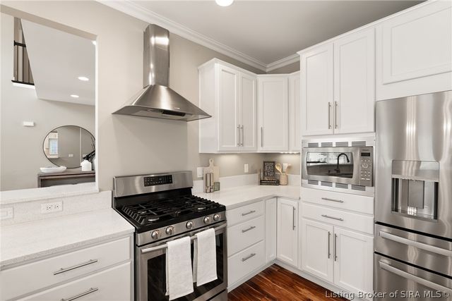 11402 Valley Forge Court, Sellersburg, IN 47172