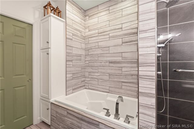11402 Valley Forge Court, Sellersburg, IN 47172