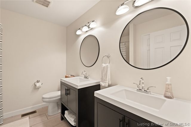 11402 Valley Forge Court, Sellersburg, IN 47172