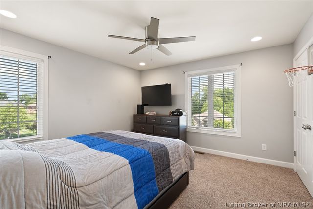 11402 Valley Forge Court, Sellersburg, IN 47172