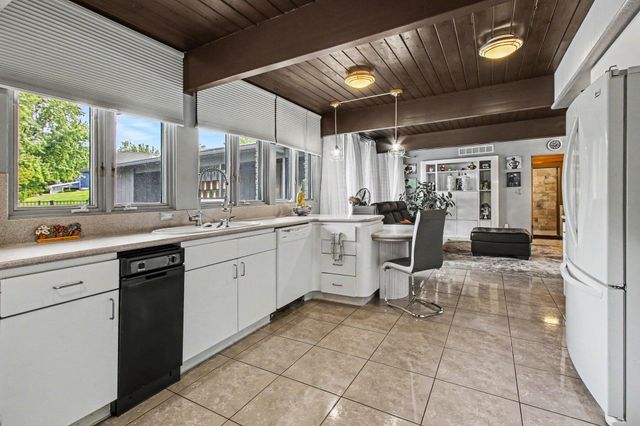 102 Sylvan Drive, Valparaiso, IN 46385