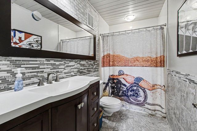102 Sylvan Drive, Valparaiso, IN 46385