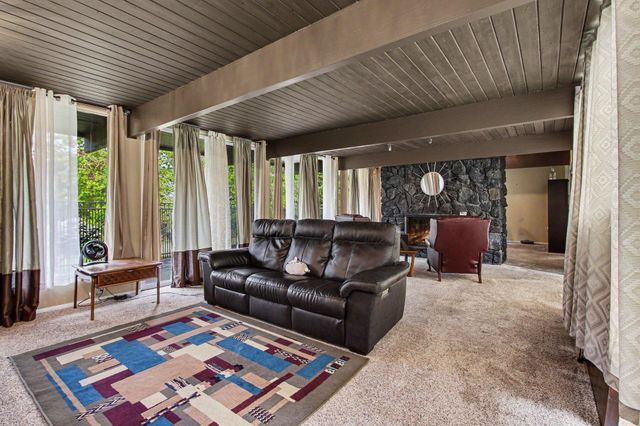 102 Sylvan Drive, Valparaiso, IN 46385