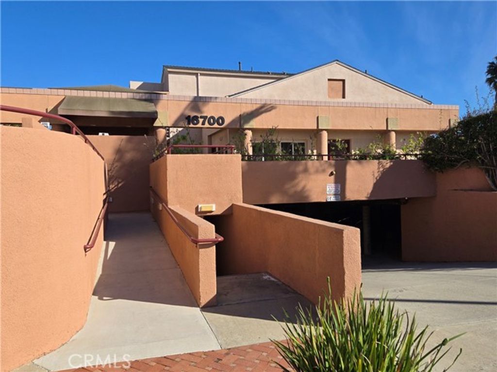 16700 Yukon Ave 108, Torrance, CA 90504