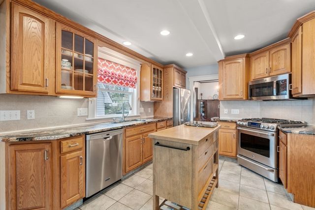 28 Maplewood Rd, Worcester, MA 01602