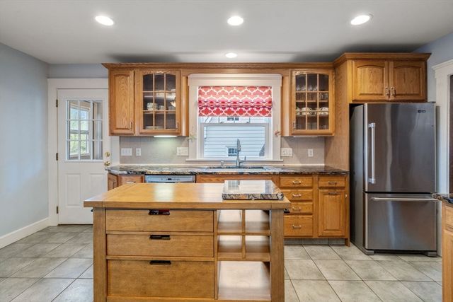 28 Maplewood Rd, Worcester, MA 01602