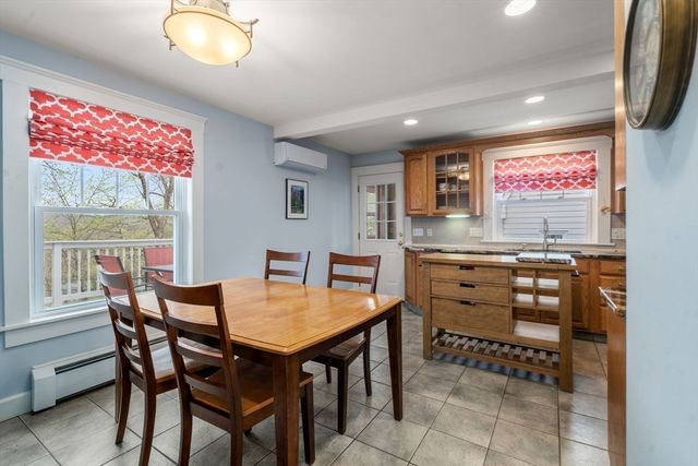28 Maplewood Rd, Worcester, MA 01602