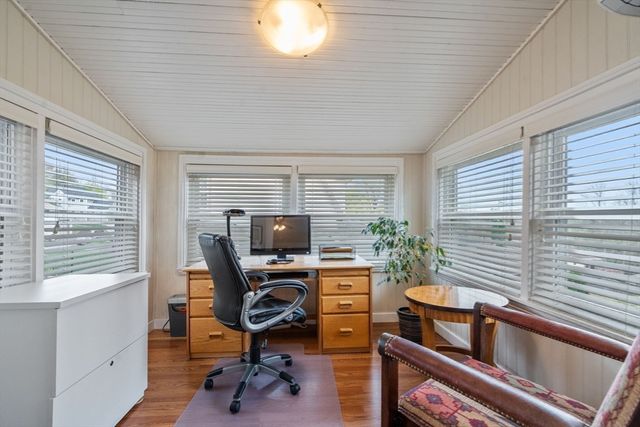 28 Maplewood Rd, Worcester, MA 01602
