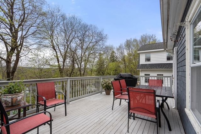 28 Maplewood Rd, Worcester, MA 01602