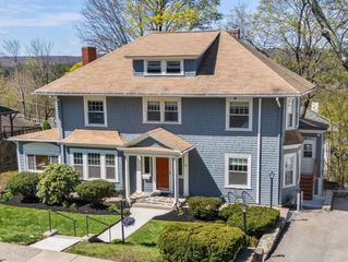 28 Maplewood Rd, Worcester, MA 01602