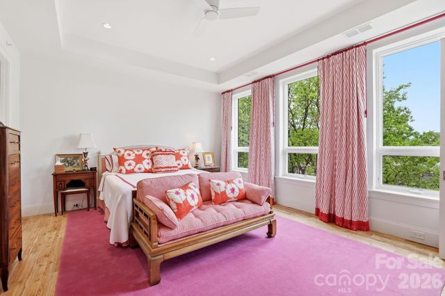 130 Cherokee Road 406, Charlotte, NC 28207